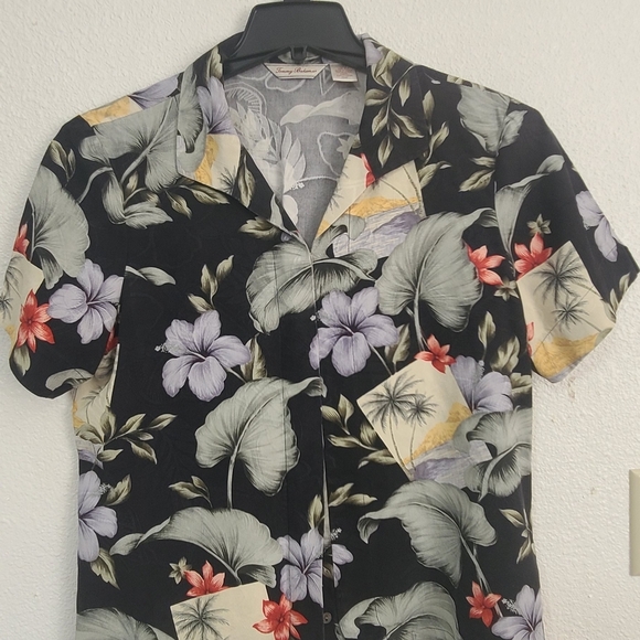 Tommy Bahama Tops - Men's Black Hawaiian Floral Camp Shirt - Lightweight Casual 100% Silk